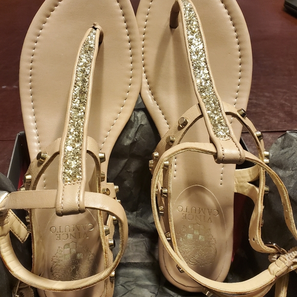 VINCE CAMUTO VO-ISTELLA SANDALS - Picture 1 of 5